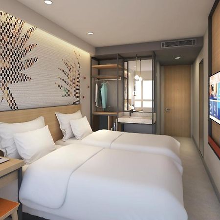 Go Hotels Plus Naga Bagian luar foto