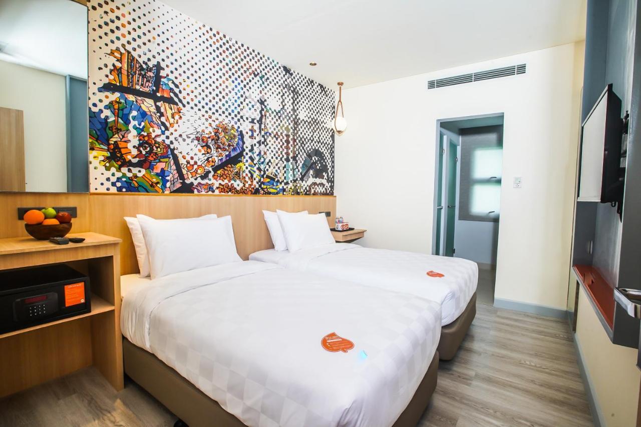Go Hotels Plus Naga Bagian luar foto