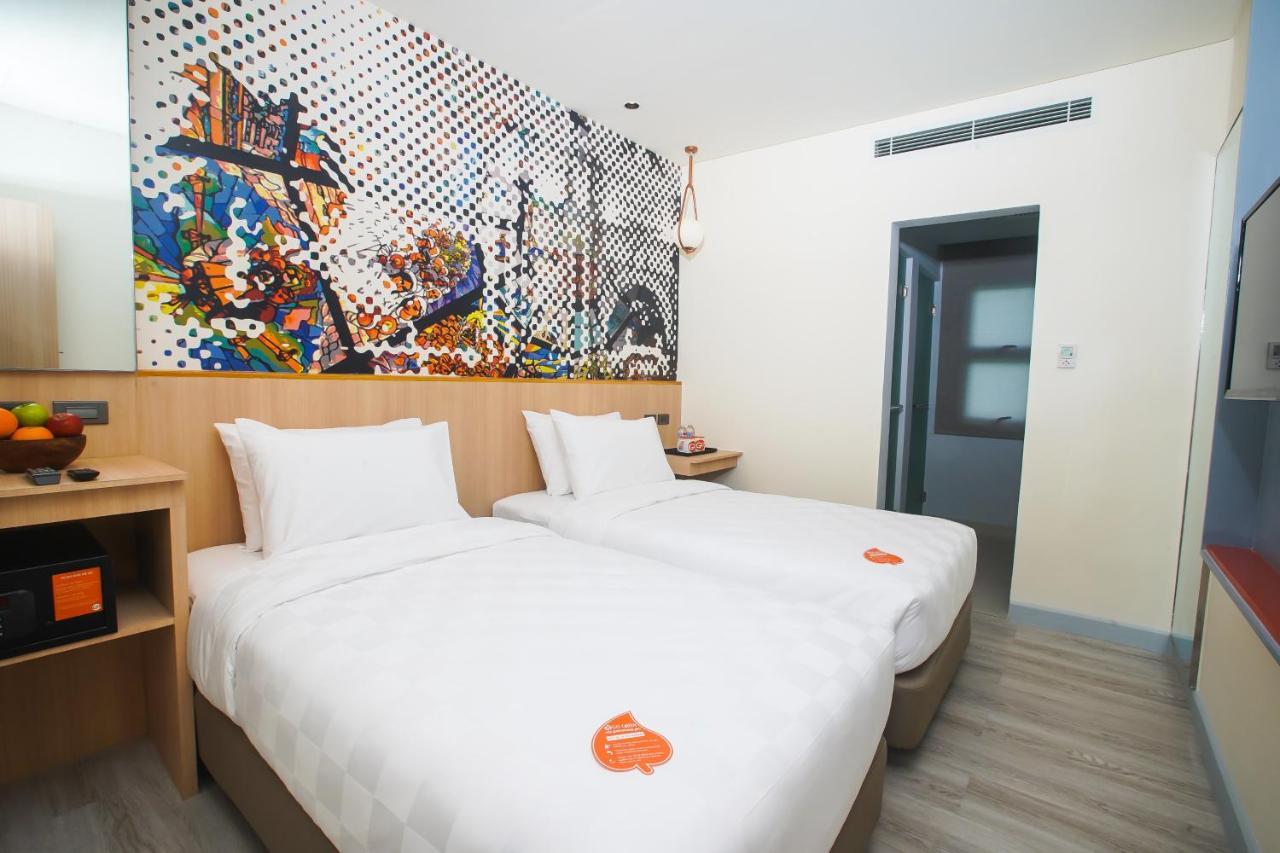 Go Hotels Plus Naga Bagian luar foto