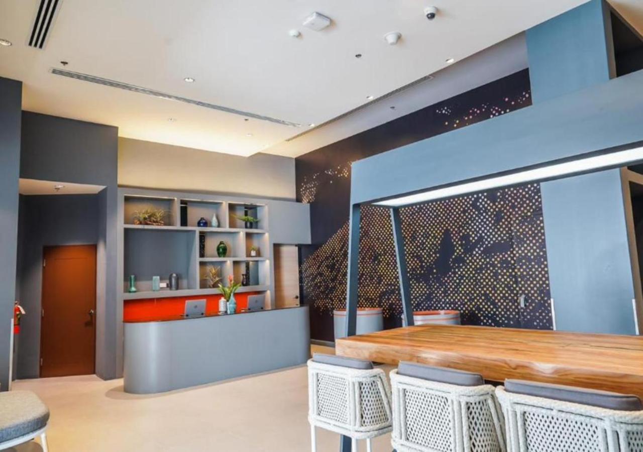 Go Hotels Plus Naga Bagian luar foto