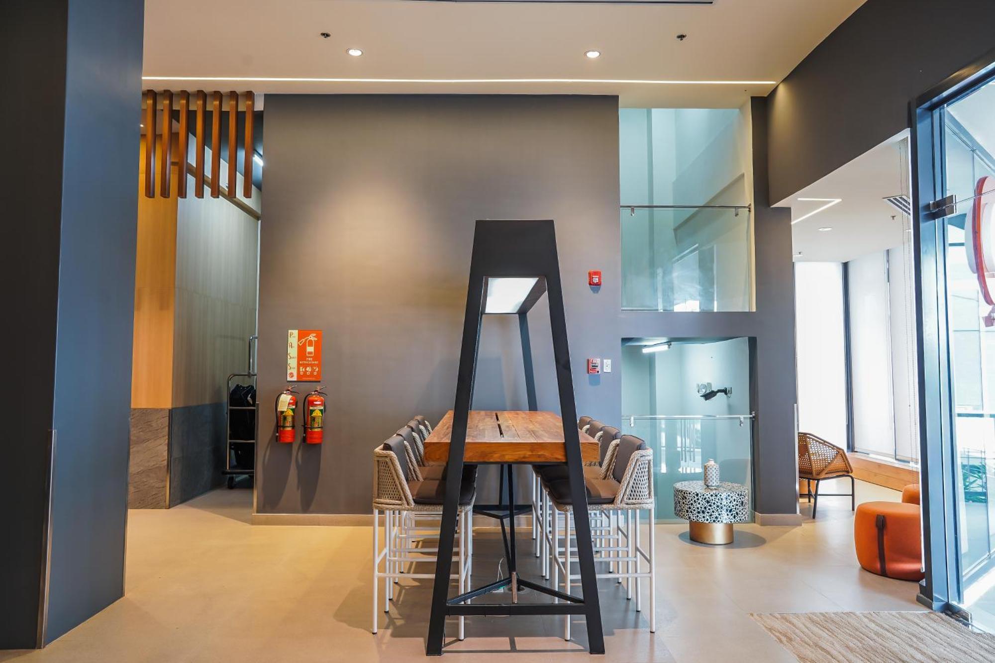 Go Hotels Plus Naga Bagian luar foto